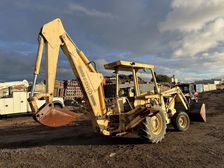 1975-ford-445a-image-3