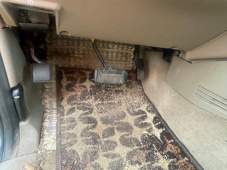 2004-ford-explorer-image-42