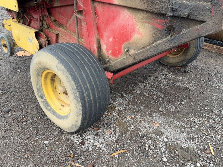 new-holland-853-image-7