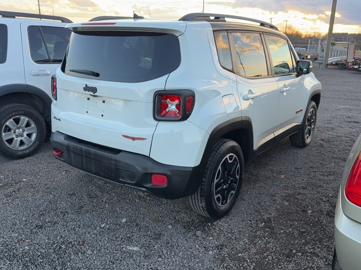 2016-jeep-renegade-image-8