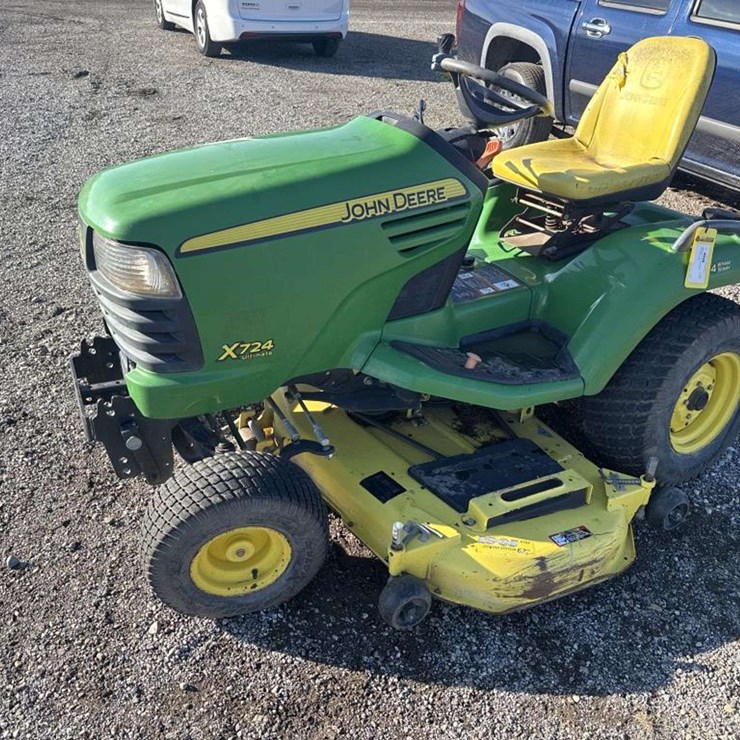 JOHN DEERE X724