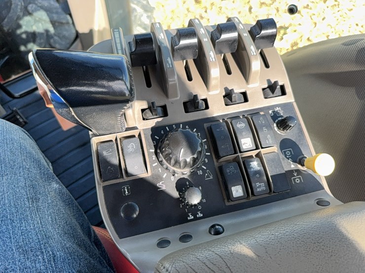 case-ih-magnum-335-image-107