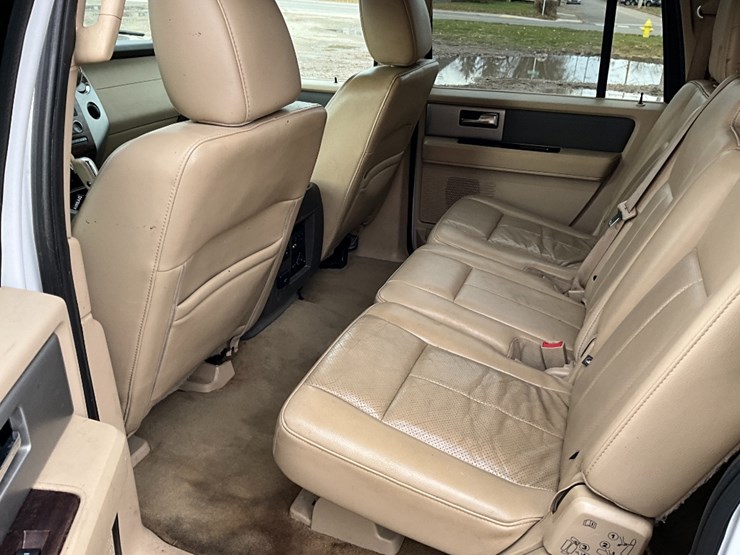 2014-ford-expedition-xlt-image-13