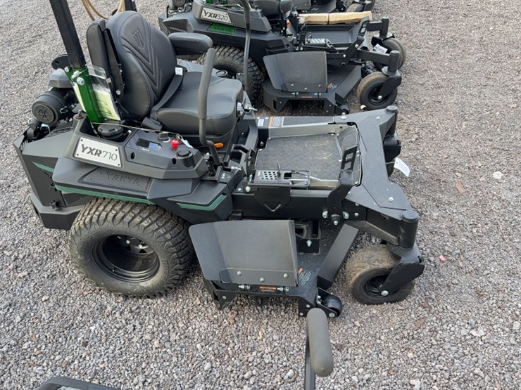 #3076-•-yakta-yxr-710-zero-turn-lawn-mower-image-7