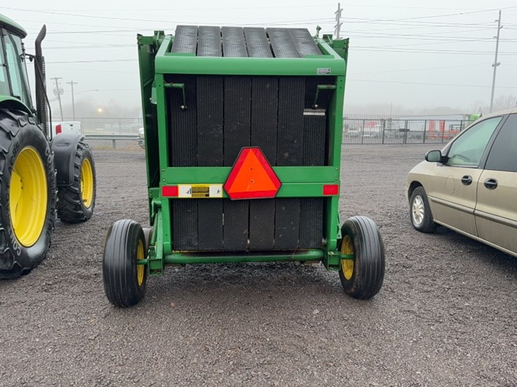 john-deere-335-image-6