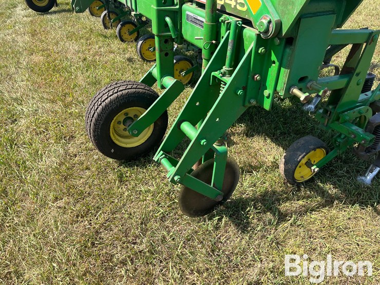 john-deere-845-image-11