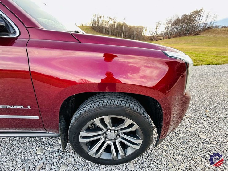 2018-gmc-yukon-denali-image-37