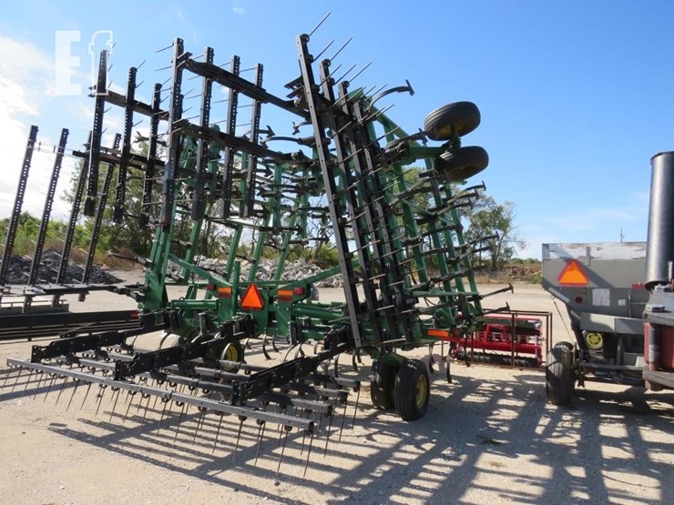 john-deere-2210-image-3