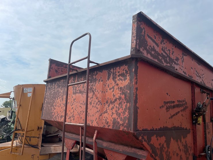 #1467-•-bushnell-gravity-cart-with-auger-image-20