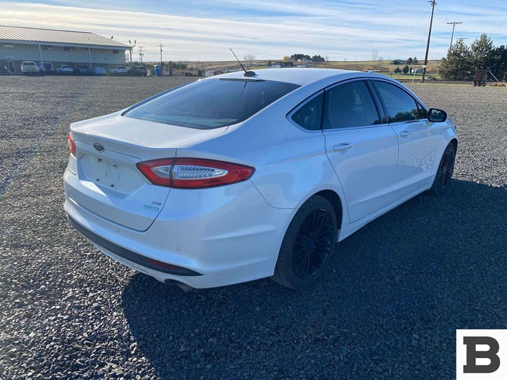 2016-ford-fusion-sedan-image-6