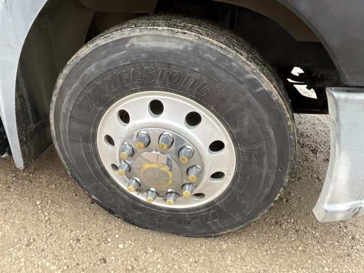 2013-mack-cxu613-day-cab-image-7