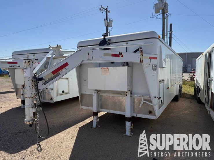 (x)-(3-5)-2014-w-w-trailer-mfg-28'l-3-axle-enclos...-image-1