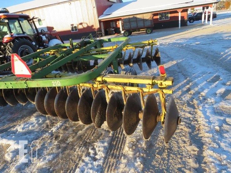 john-deere-220-image-5