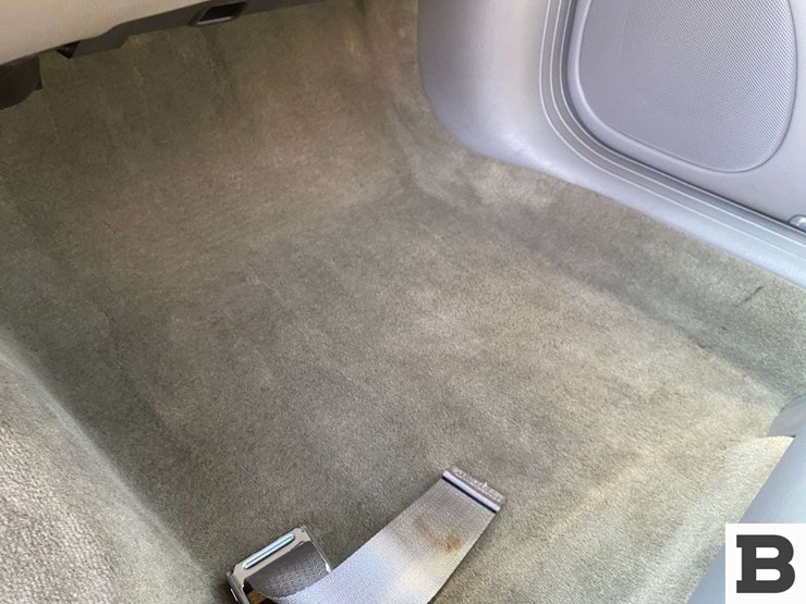 2000-cadillac-deville-sedan-image-32