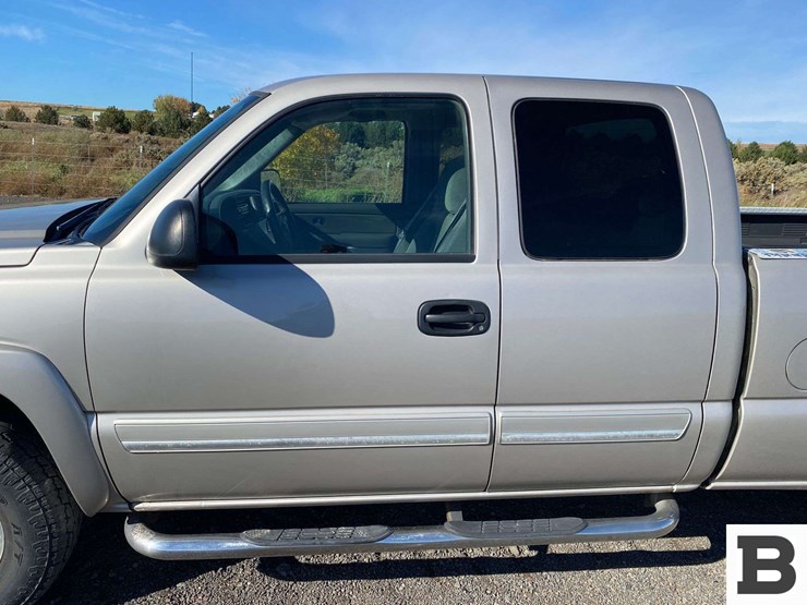 2004-chevrolet-silverado-1500-image-12