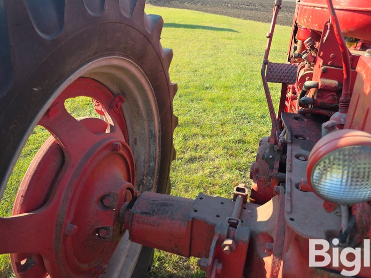 farmall-super-mta-2wd-tractor-image-13