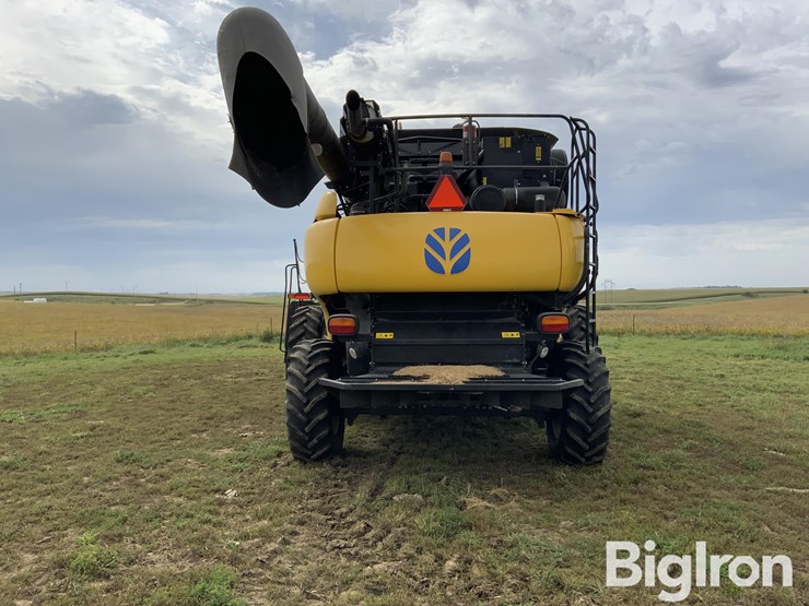 2013-new-holland-cr7090-image-6