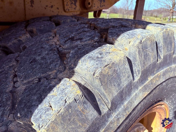 1990-caterpillar-769c-image-13