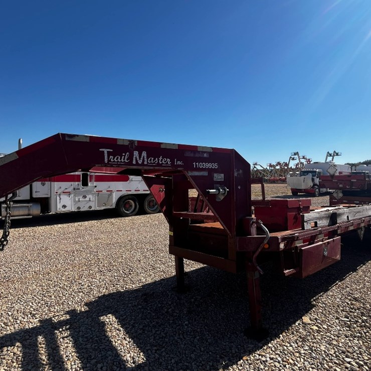 (x) (8-26) 2007 TRAIL MASTER 34'L T/A Gooseneck T...