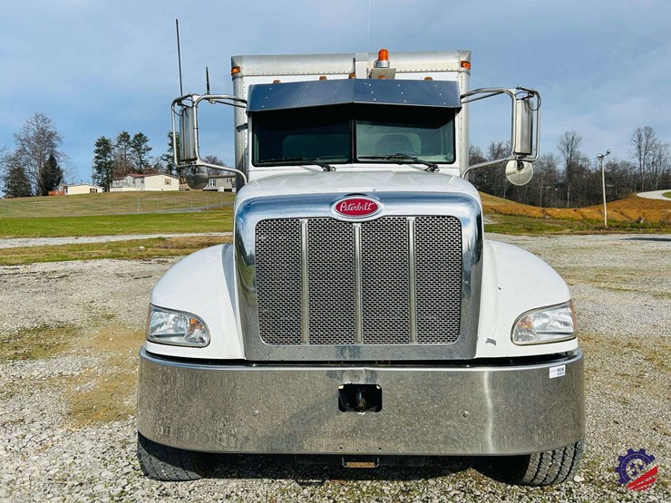 2007-peterbilt-340-image-10