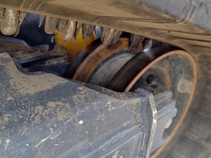 23-deere-331g-image-33