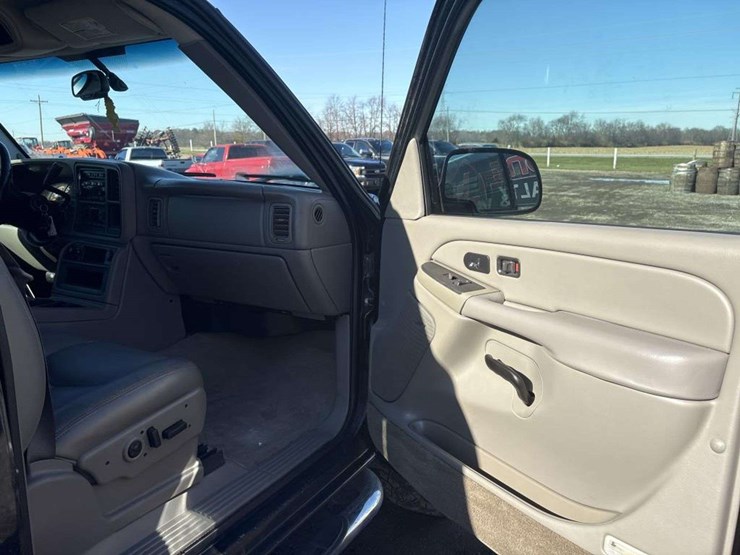 2005-gmc-sierra-2500-image-19