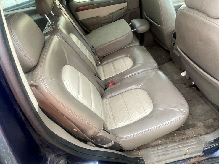 2004-ford-explorer-image-58