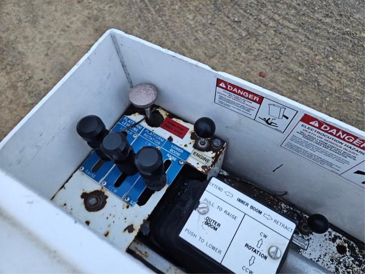 #3284-•-2003-gmc-c5500-aerial-truck-image-19