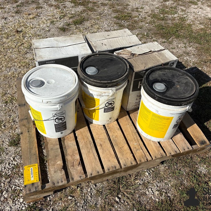 Pallet Of John Deere Hy-Gard Hydraulic Oil