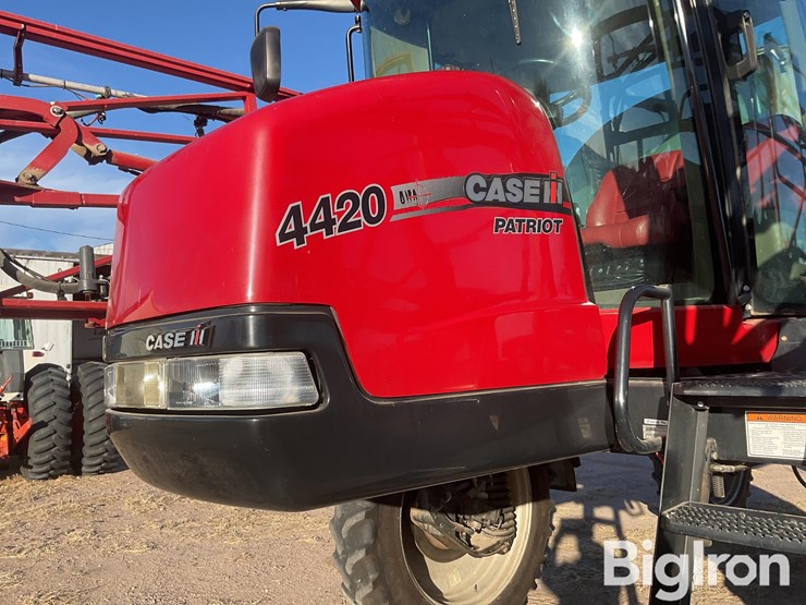 2010-case-ih-patriot-4420-image-11