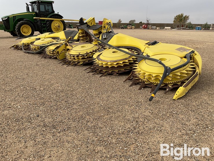 2023-john-deere-772-image-1