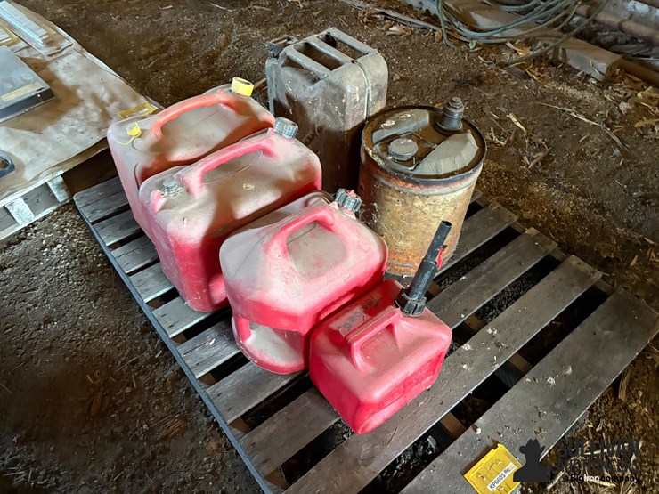 misc-pallet-of-gas-cans-image-1