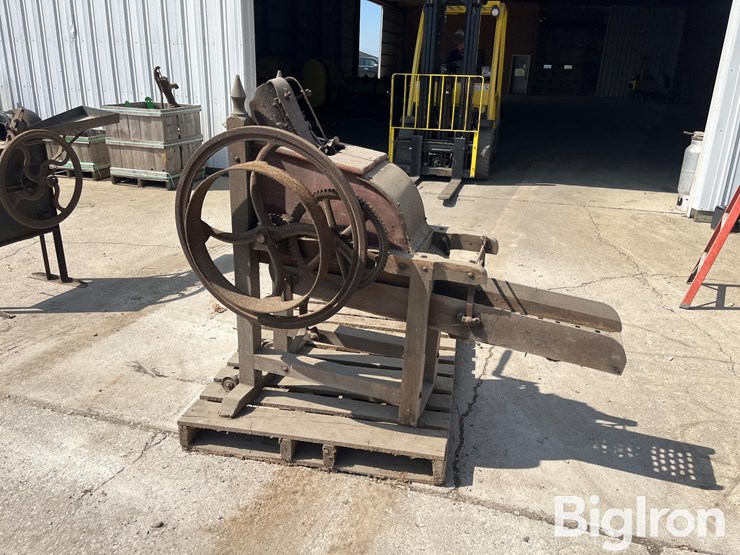 bush’s-no.7-corn-sheller-image-10