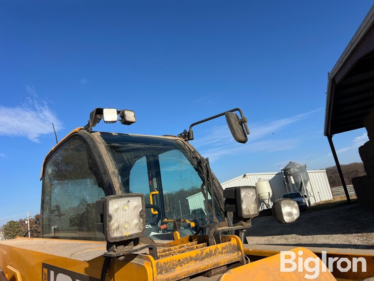 2020-jcb-542-70ag+-telehandler-image-10