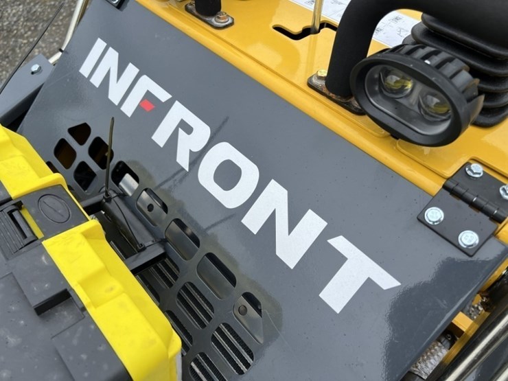 2025-infront-yf380-mini-compact-track-loader-image-9