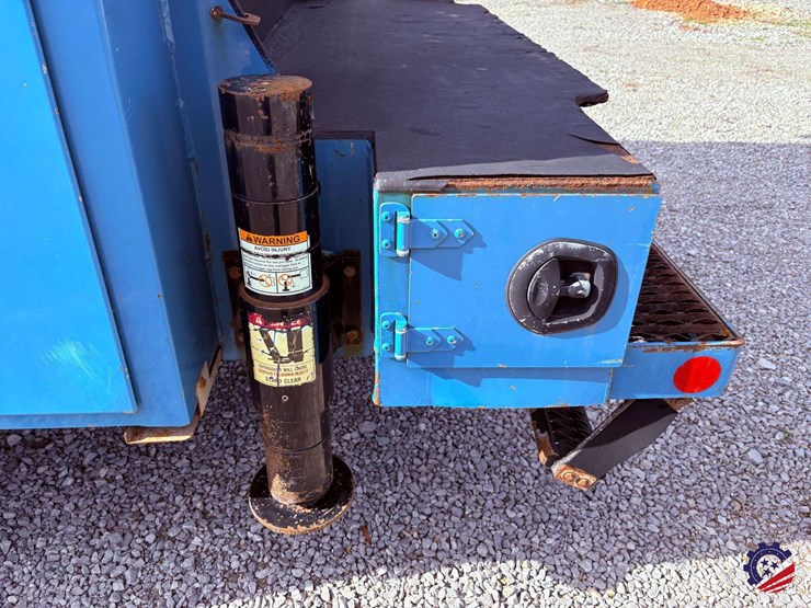 2012-peterbilt-337-image-37