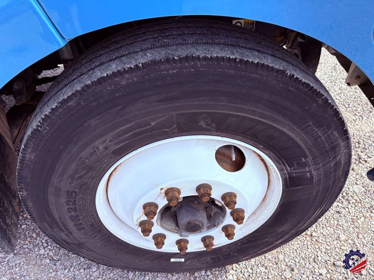 2012-peterbilt-337-image-17