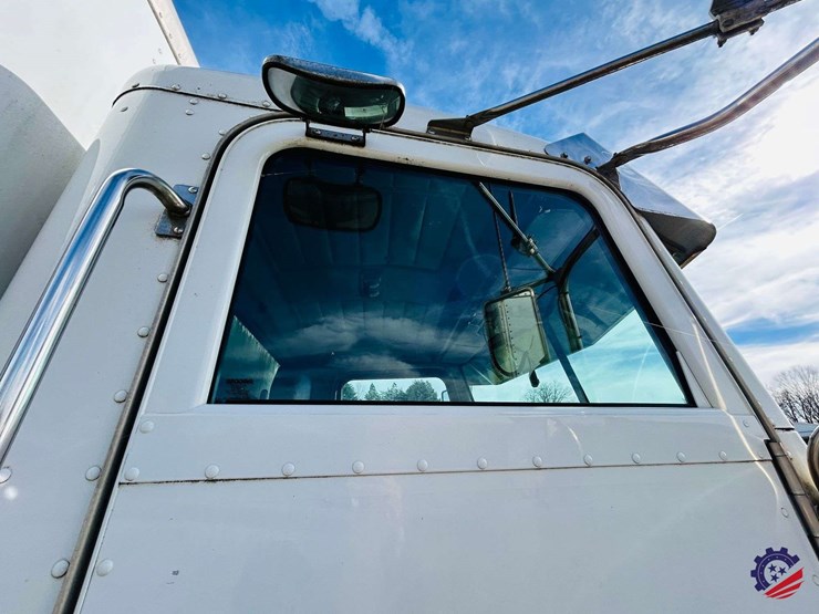 2007-peterbilt-340-image-72