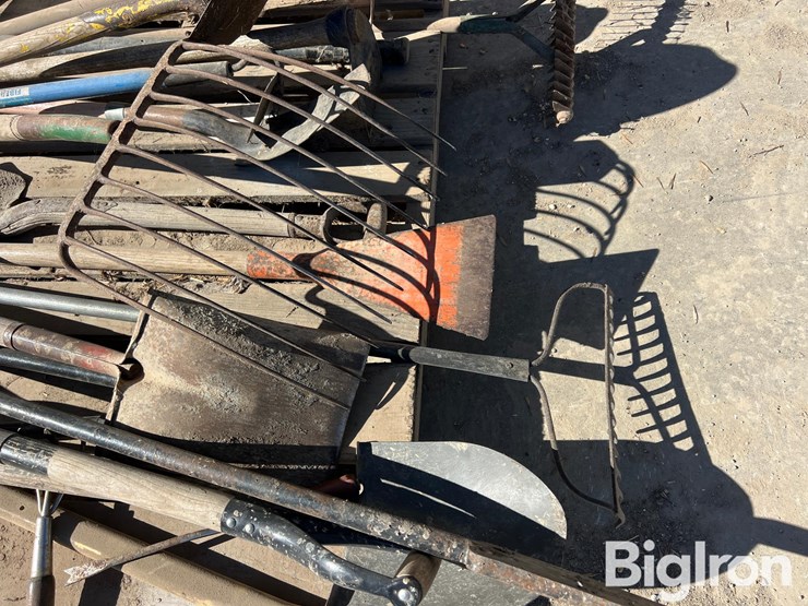 pallet-of-farm-&-garden-tools-image-11