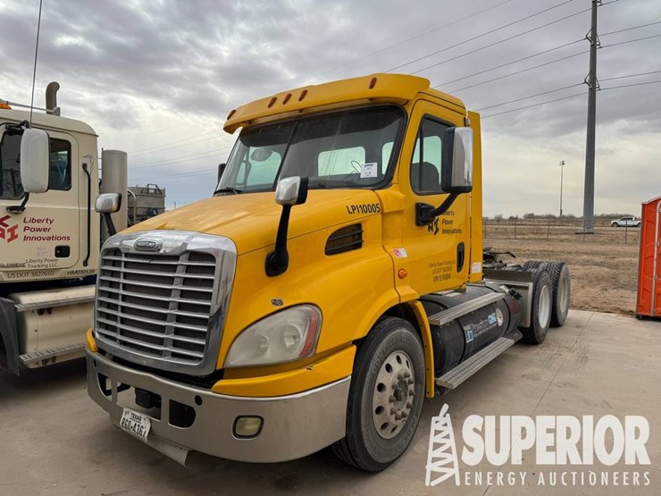 (x)-(2-5)-2015-freightliner-cascadia-t/a-truck-tr...-image-1