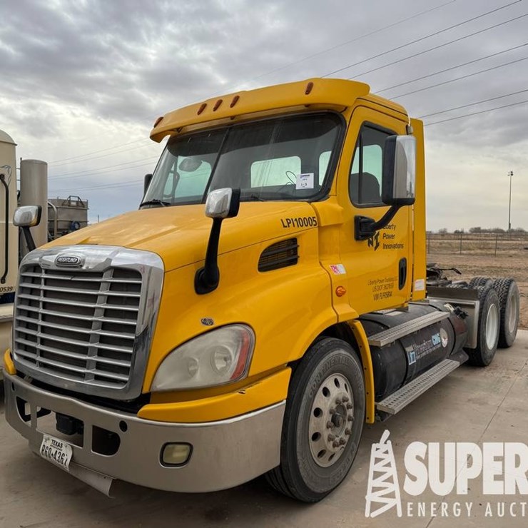 (x) (2-5) 2015 FREIGHTLINER Cascadia T/A Truck Tr...