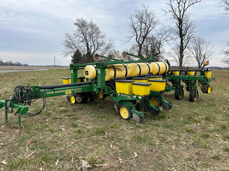 john-deere-7200-image-1