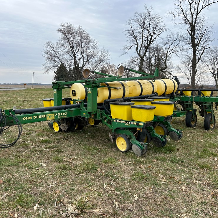 JOHN DEERE 7200