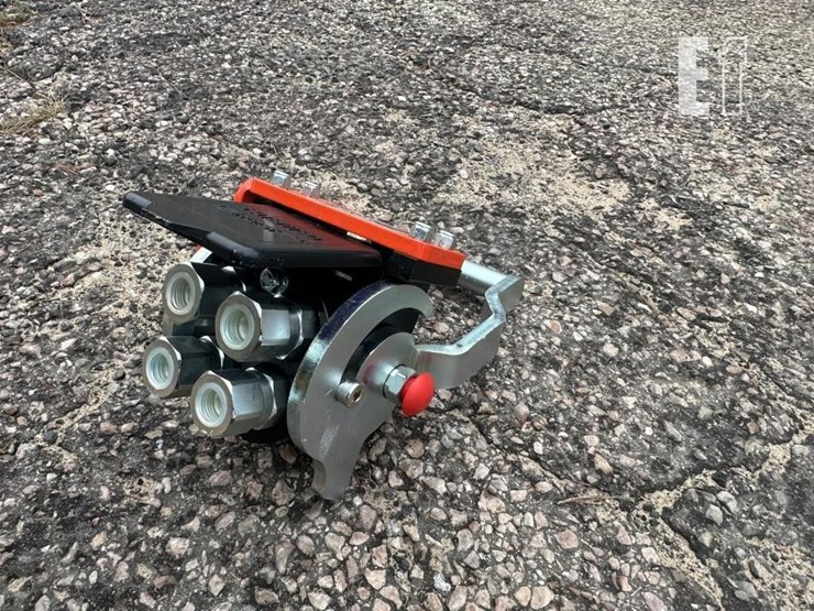 kubota-hydraulic-control-image-4