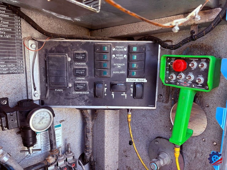 2012-peterbilt-337-image-45