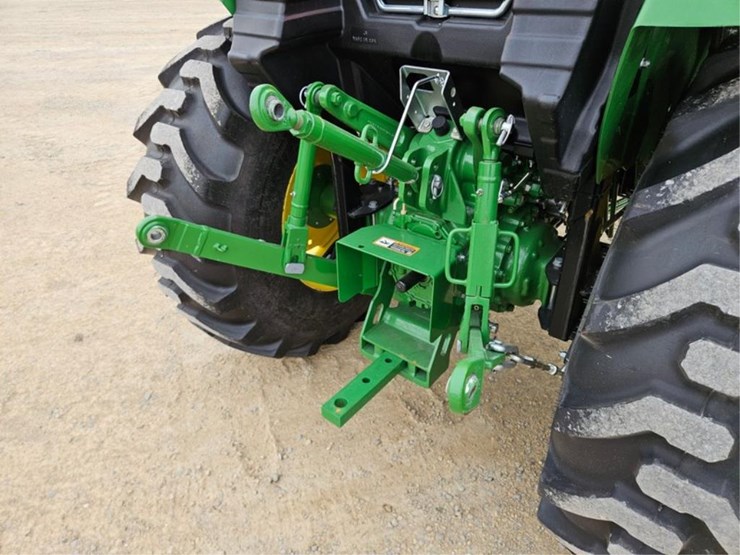 #3081-•-john-deere-4052-4x4-tractor/-400e-loader-image-17