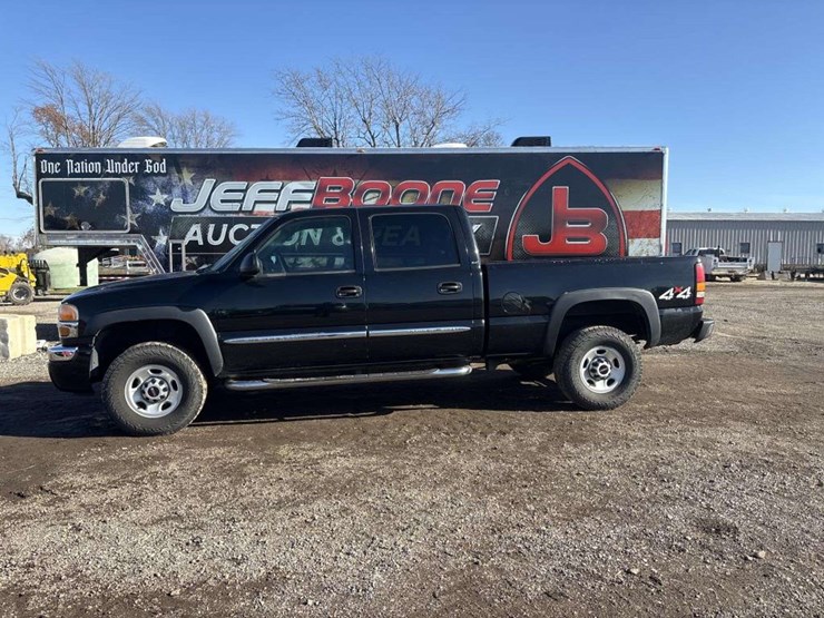 2005-gmc-sierra-2500-image-2