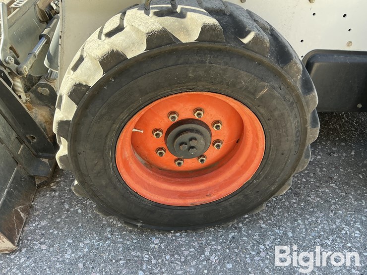 2012-bobcat-s650-image-18