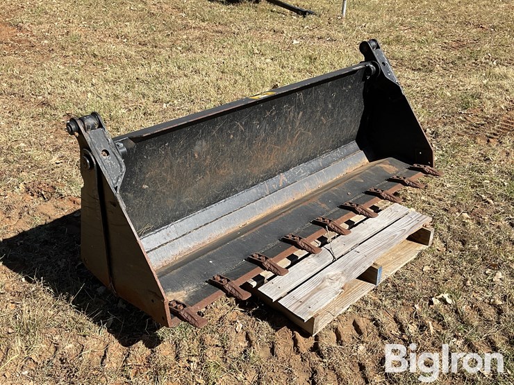 jcb-m335-4-in-1-loader-bucket-image-3