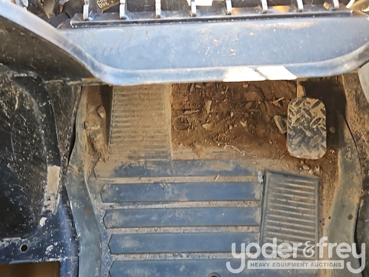 2023-caterpillar-259d3-image-38